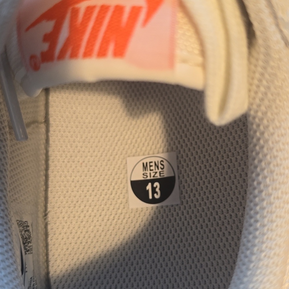 Nike Men's Field General Sneaker, Size 13 US, Retail Price $100.00 USD - Picture 9 of 16